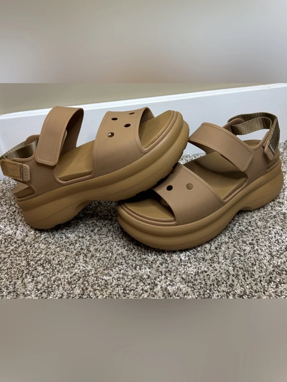 New CROCS Soho Y-Strap Sandal Size 8